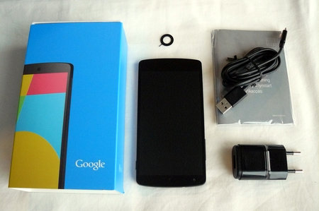 Nexus 5 pakkauksen sisältö
