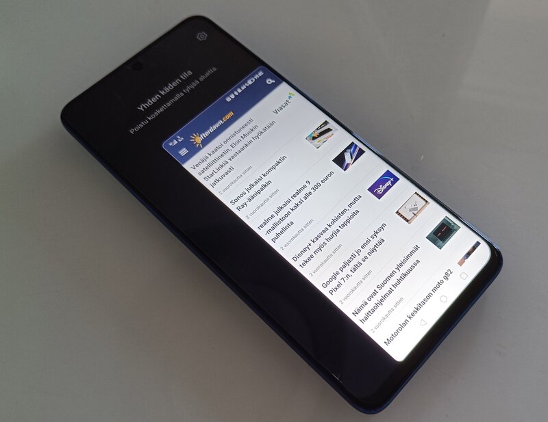 Honor Magic4 Lite, sovellus auki, yhden kden tilassa