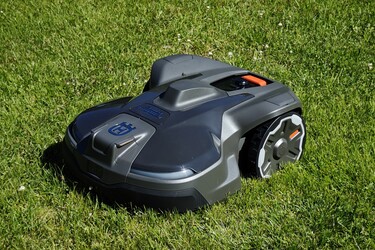 Arvostelussa rajalangaton Husqvarnan huipputason robottiruohonleikkuri - joko langaton ruohonleikkuri toimii tarpeeksi hyvin?